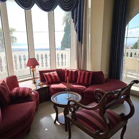 Escape To Panorama And Enjoy The Classic Charm With Stunning Sea Views Villa *