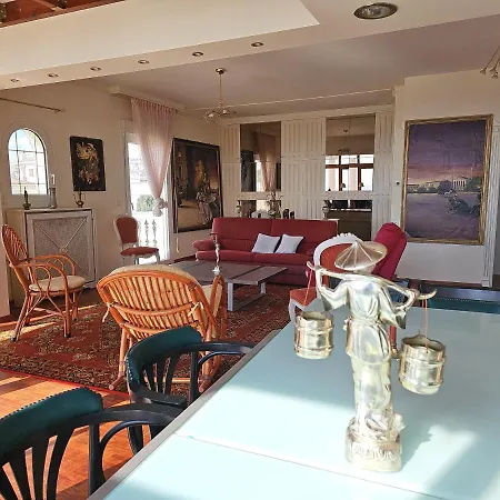 Escape To Panorama And Enjoy The Classic Charm With Stunning Sea Views *